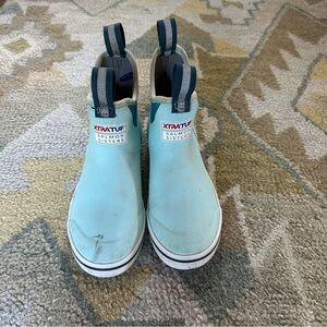 Xtratuf Salmon Sisters Women’s Light Blue Pull-On Boots